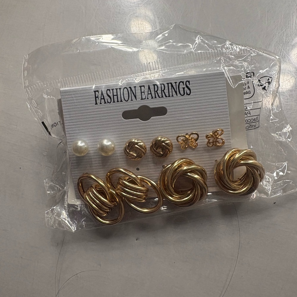 Gold Fashion Earrings Set